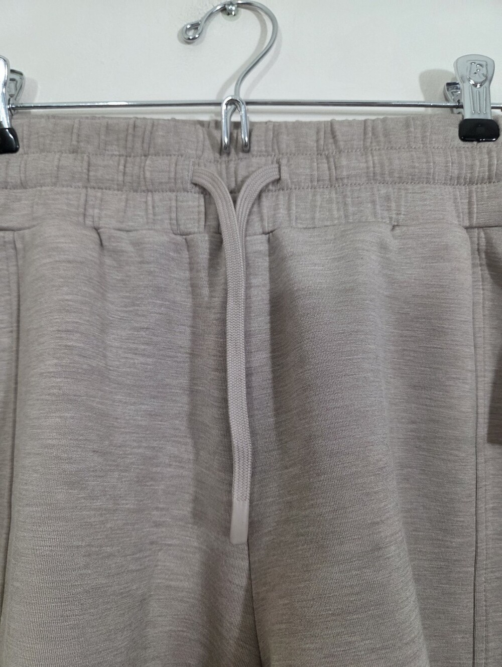 NWT Varley x Anthropologie Atrium High Rise Short Doublesoft Taupe Size Medium - Picture 4 of 11